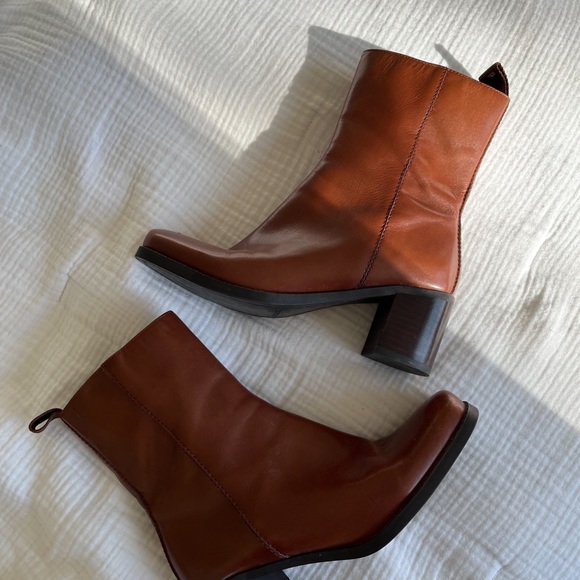 Bandolino Leather Brown Boots - Picture 2 of 3